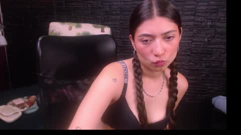 Snapshot of lizzie_collin chatting on 10-06-25, 12:46 Lizzie online show from 10-06-25, 12:46