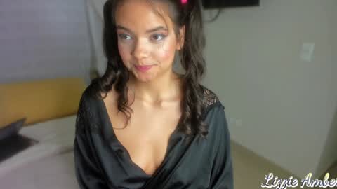 Snapshot of lizzieamber chatting on 12-29-24, 08:22 lizzieamber online show from 12-29-24, 08:22