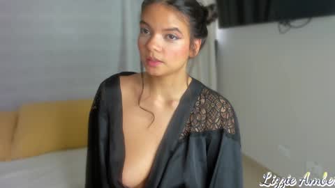 Snapshot of lizzieamber chatting on 01-14-25, 11:31 lizzieamber online show from 01-14-25, 11:31
