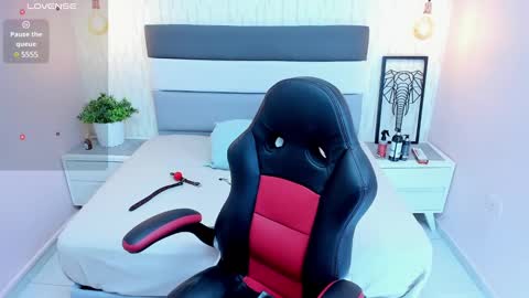Snapshot of lizziemontana2 chatting on 01-15-25, 07:55 online show from 01-15-25, 07:55