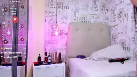 Snapshot of lizziemontana2 chatting on 02-11-25, 10:50 online show from 02-11-25, 10:50