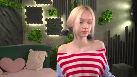 Snapshot of lizzofkiss chatting on 05-10-26, 01:49 Liza online show from 05-10-26, 01:49