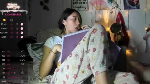 Snapshot of lizzy_kawuaii chatting on 01-14-25, 01:04 lizzy online show from 01-14-25, 01:04