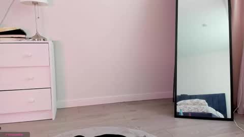 Snapshot of lizzy_peach chatting on 09-10-25, 06:24 Lizzy online show from 09-10-25, 06:24