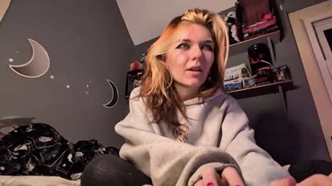 Snapshot of lizzyylovesick chatting on 12-02-24, 05:26 lizzybunny online show from 12-02-24, 05:26