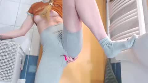 Eliza and  Betty online show from 02-19-25, 10:09