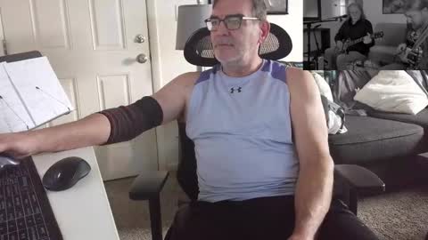 Snapshot of lngdickdaddy chatting on 11-27-25, 04:42 LongDick Daddy online show from 11-27-25, 04:42