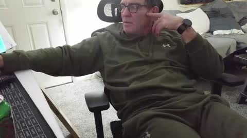 Snapshot of lngdickdaddy chatting on 01-06-26, 06:28 LongDick Daddy online show from 01-06-26, 06:28