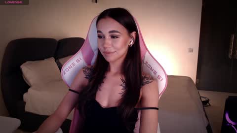 Snapshot of lnnsfw chatting on 12-29-24, 05:33 Linn my new page online show from 12-29-24, 05:33