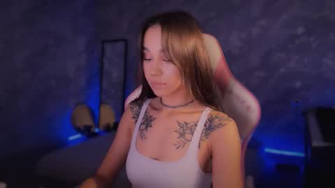 Snapshot of lnnsfw chatting on 12-01-25, 04:12 Linn my new page online show from 12-01-25, 04:12