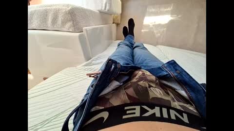 Snapshot of lo82 chatting on 02-23-25, 02:35 Lo82 online show from 02-23-25, 02:35