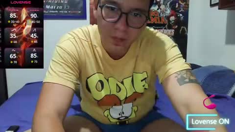 Snapshot of lobomx19 chatting on 06-15-26, 02:25 Lobo online show from 06-15-26, 02:25