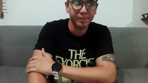 Snapshot of lobomx19 chatting on 06-22-26, 02:24 Lobo online show from 06-22-26, 02:24