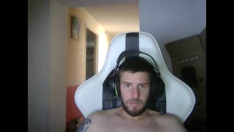 Snapshot of lobotomy54 chatting on 09-19-25, 01:01 lobo online show from 09-19-25, 01:01