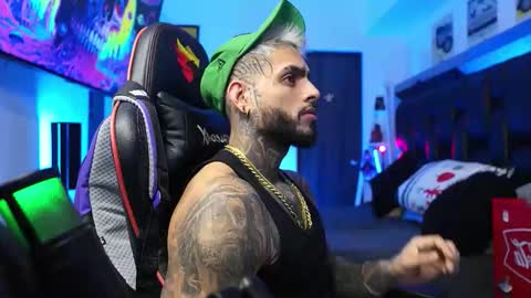 logan_hugh8 online show from 02-10-26, 09:13