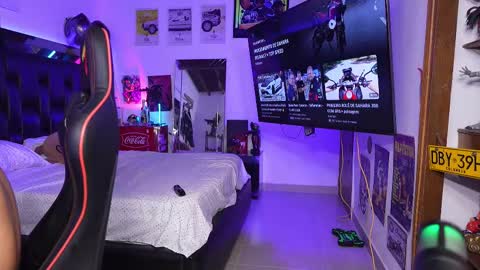 logan_hugh8 online show from 03-12-26, 01:34