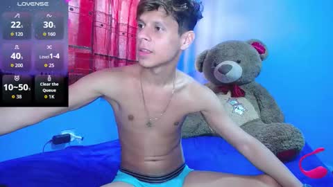 Snapshot of loganevans8 chatting on 10-24-25, 05:20 Logan online show from 10-24-25, 05:20