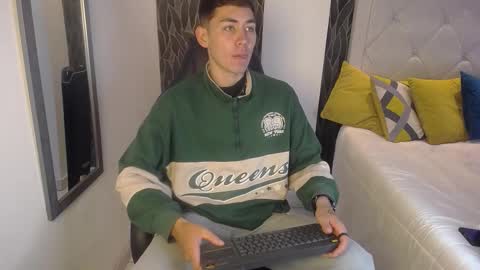 Loganfoster  online show from 01-11-26, 02:00