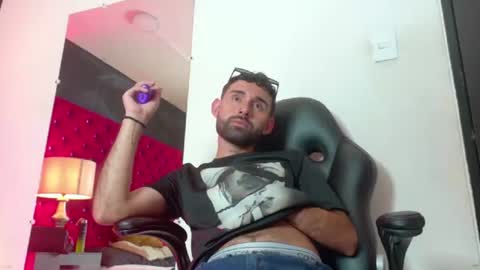 Snapshot of loganfoxx_ chatting on 06-26-26, 11:20 loganfoxx_ online show from 06-26-26, 11:20