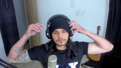Snapshot of loganhot22 chatting on 05-31-26, 02:20 Logan online show from 05-31-26, 02:20