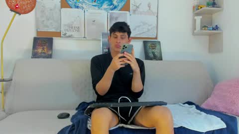 Snapshot of loganoficialx chatting on 04-15-26, 02:35 loganoficialx online show from 04-15-26, 02:35