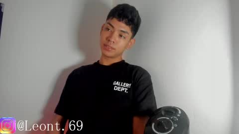 logantwink18 online show from 04-22-26, 11:45