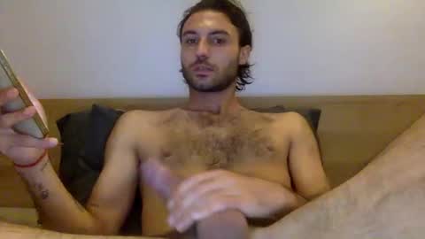 Snapshot of logeil27 chatting on 11-04-25, 08:35 logeil27 online show from 11-04-25, 08:35