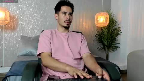 Snapshot of loghan_fox chatting on 09-28-25, 03:34 Loghan online show from 09-28-25, 03:34