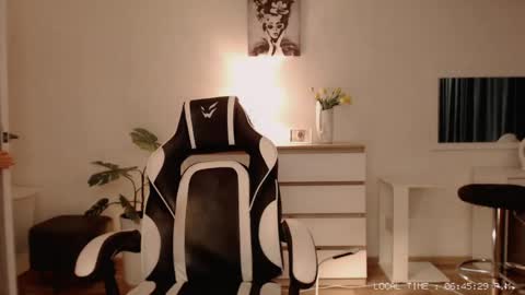  Lola  online show from 04-25-26, 01:41