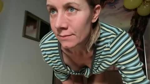 Snapshot of lola_belgium chatting on 04-29-26, 04:33 lola_belgium online show from 04-29-26, 04:33
