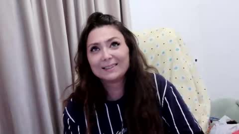 lola online show from 06-10-26, 05:23