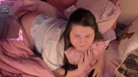 Snapshot of lola_flower_ chatting on 02-12-25, 01:30 Sofiya online show from 02-12-25, 01:30