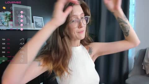 Snapshot of lola_missy chatting on 12-11-24, 09:09 Lola online show from 12-11-24, 09:09