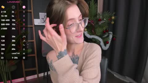 Snapshot of lola_missy chatting on 12-27-24, 05:42 Lola online show from 12-27-24, 05:42