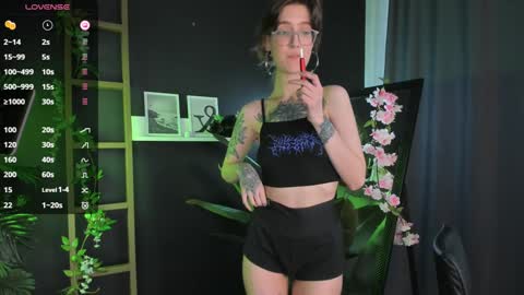 Snapshot of lola_missy chatting on 01-31-25, 08:54 Lola online show from 01-31-25, 08:54