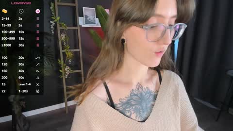 Snapshot of lola_missy chatting on 02-04-25, 09:49 Lola online show from 02-04-25, 09:49