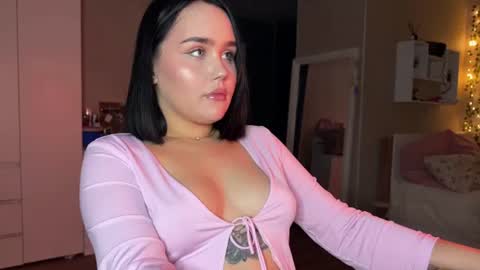 Snapshot of lola_razee chatting on 06-11-26, 12:19 lola_razee online show from 06-11-26, 12:19
