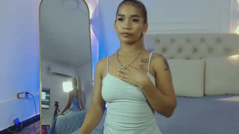 lola red online show from 10-27-25, 07:18