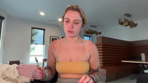 Snapshot of lolaa555 chatting on 06-03-26, 12:57 lolaa555 online show from 06-03-26, 12:57