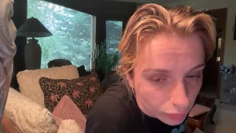 Snapshot of lolaa555 chatting on 06-03-26, 11:10 lolaa555 online show from 06-03-26, 11:10