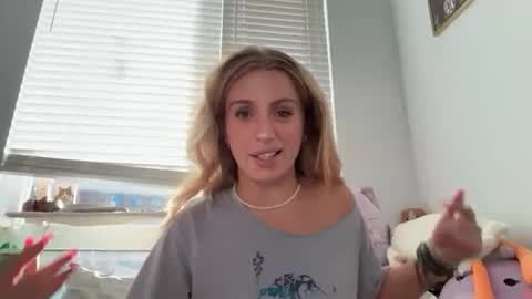 Snapshot of lolaa555 chatting on 06-08-26, 01:28 lolaa555 online show from 06-08-26, 01:28