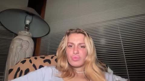 Snapshot of lolaa555 chatting on 06-09-26, 05:52 lolaa555 online show from 06-09-26, 05:52