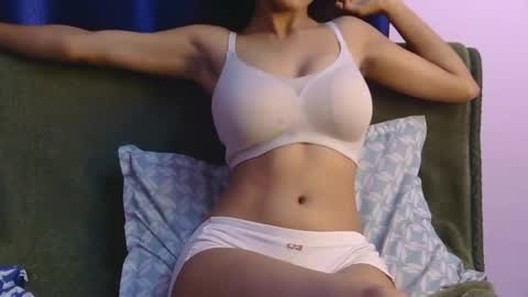 lolaa online show from 05-20-26, 01:17