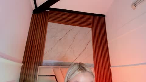 Snapshot of lolaangellx chatting on 12-31-24, 07:18 Lola Angel online show from 12-31-24, 07:18