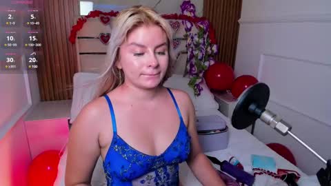 Snapshot of lolaangellx chatting on 02-14-25, 08:37 Lola Angel online show from 02-14-25, 08:37