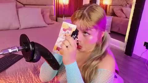 Lola Angel online show from 06-23-26, 08:18