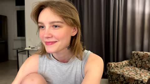 Snapshot of lolaatatee chatting on 05-18-26, 06:25 lolaatatee online show from 05-18-26, 06:25