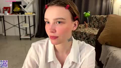 Snapshot of lolaatatee chatting on 07-22-26, 08:44 lolaatatee online show from 07-22-26, 08:44