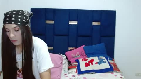 Snapshot of lolabloomx chatting on 06-08-26, 01:28 lolabloomx online show from 06-08-26, 01:28