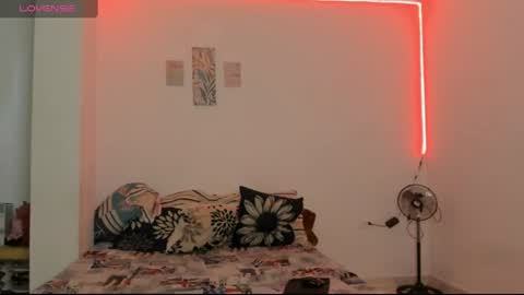 Snapshot of lolacute69 chatting on 06-30-26, 03:13 Lola help me get to 100 thumbs online show from 06-30-26, 03:13